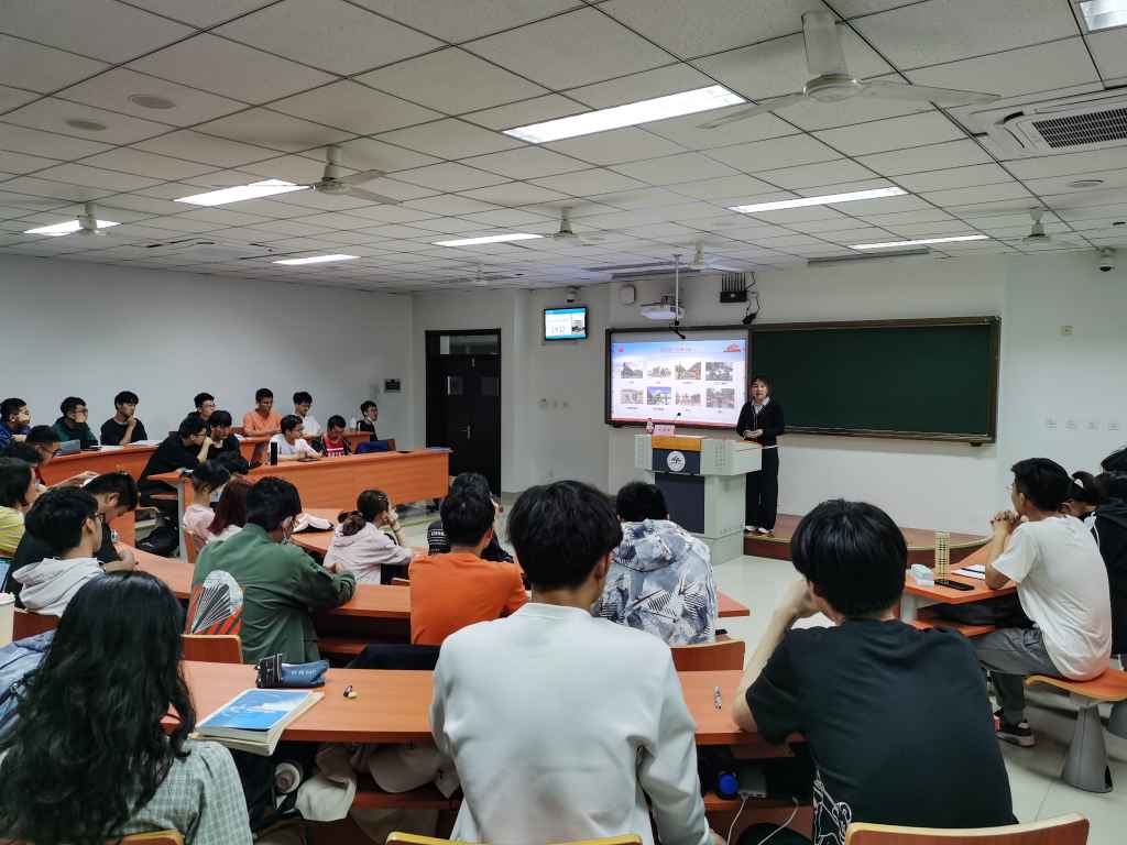 报告会现场.jpg